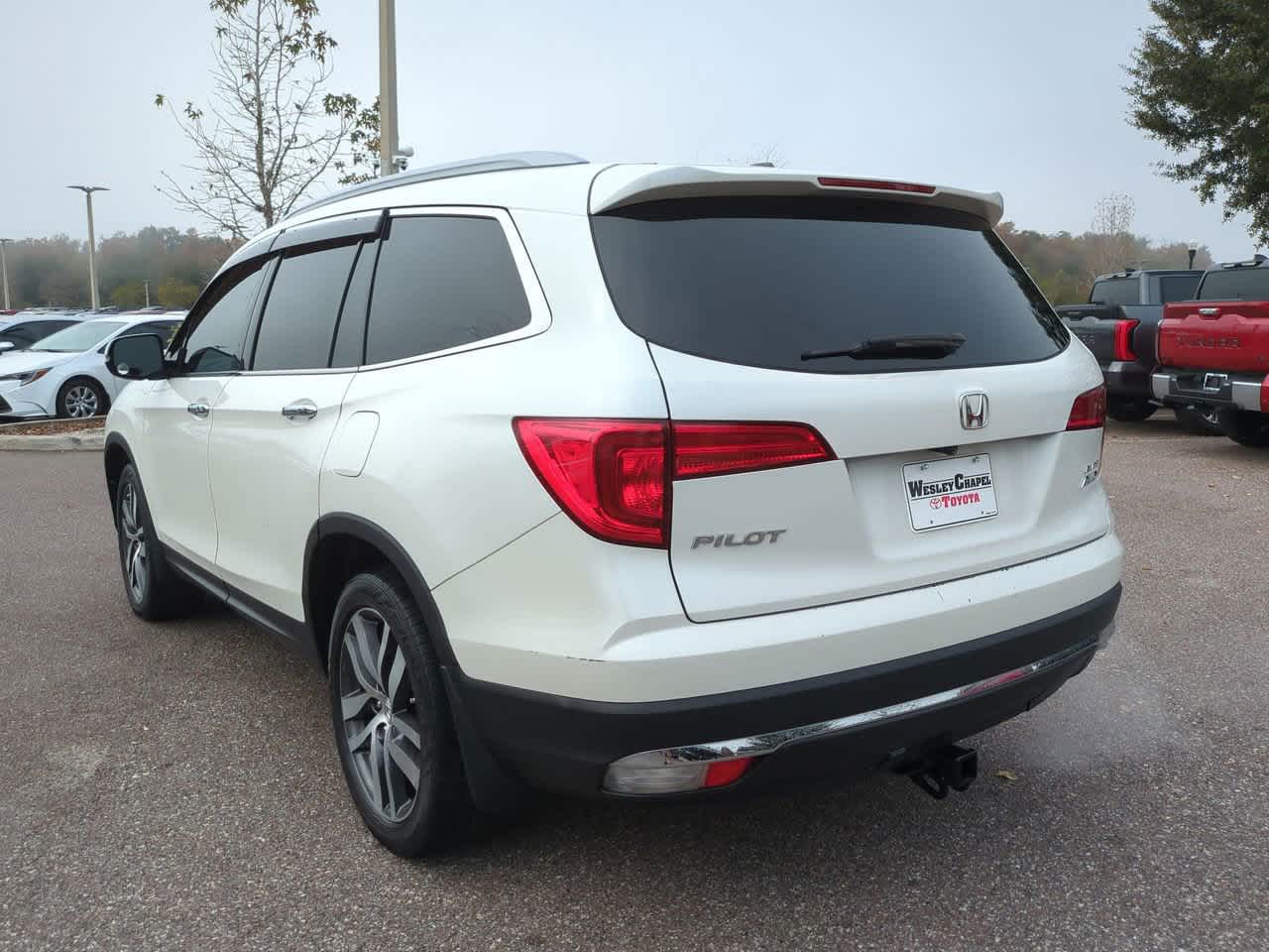 Thumbnail: 2017 Honda Pilot - 4