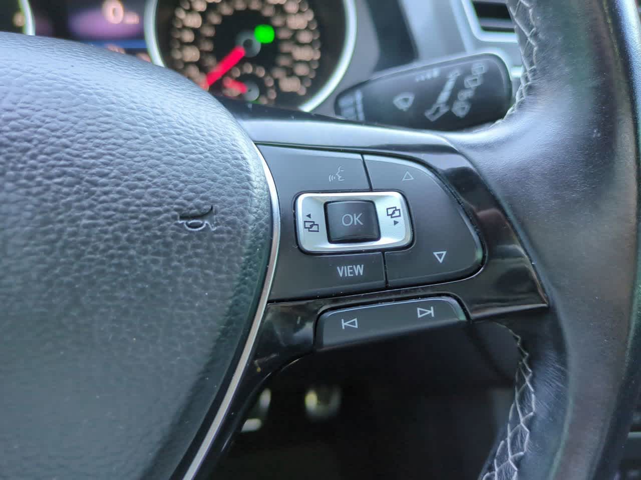 Thumbnail: 2020 Volkswagen Tiguan - 25