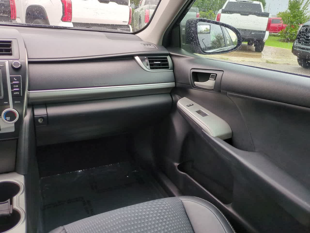 Thumbnail: 2012 Toyota Camry - 16