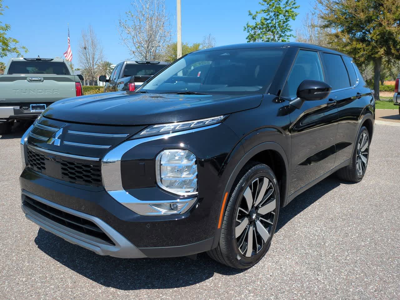 Thumbnail: 2025 Mitsubishi Outlander - 2