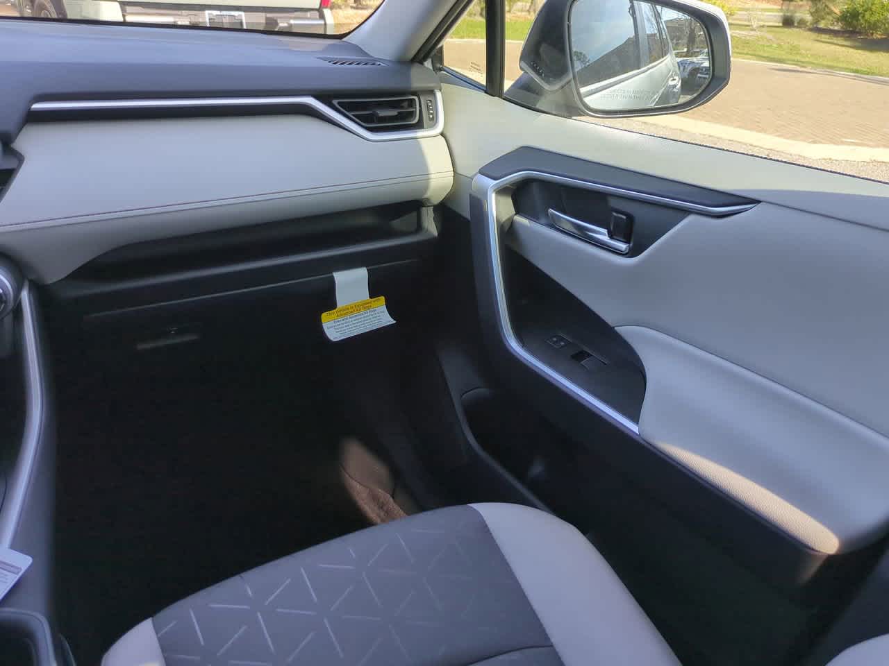 Thumbnail: 2025 Toyota RAV4 - 16