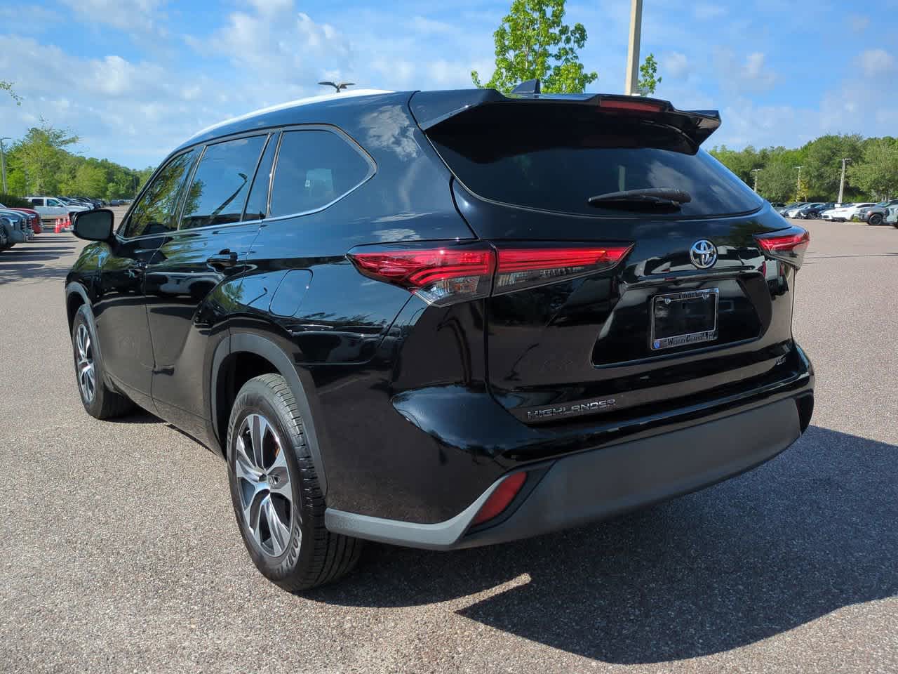 Thumbnail: 2022 Toyota Highlander - 4