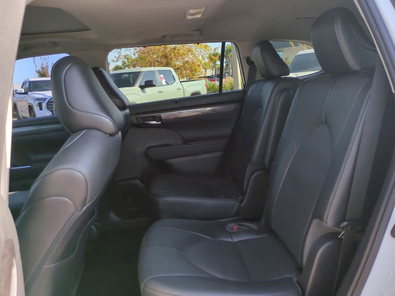 Thumbnail: 2022 Toyota Highlander - 14