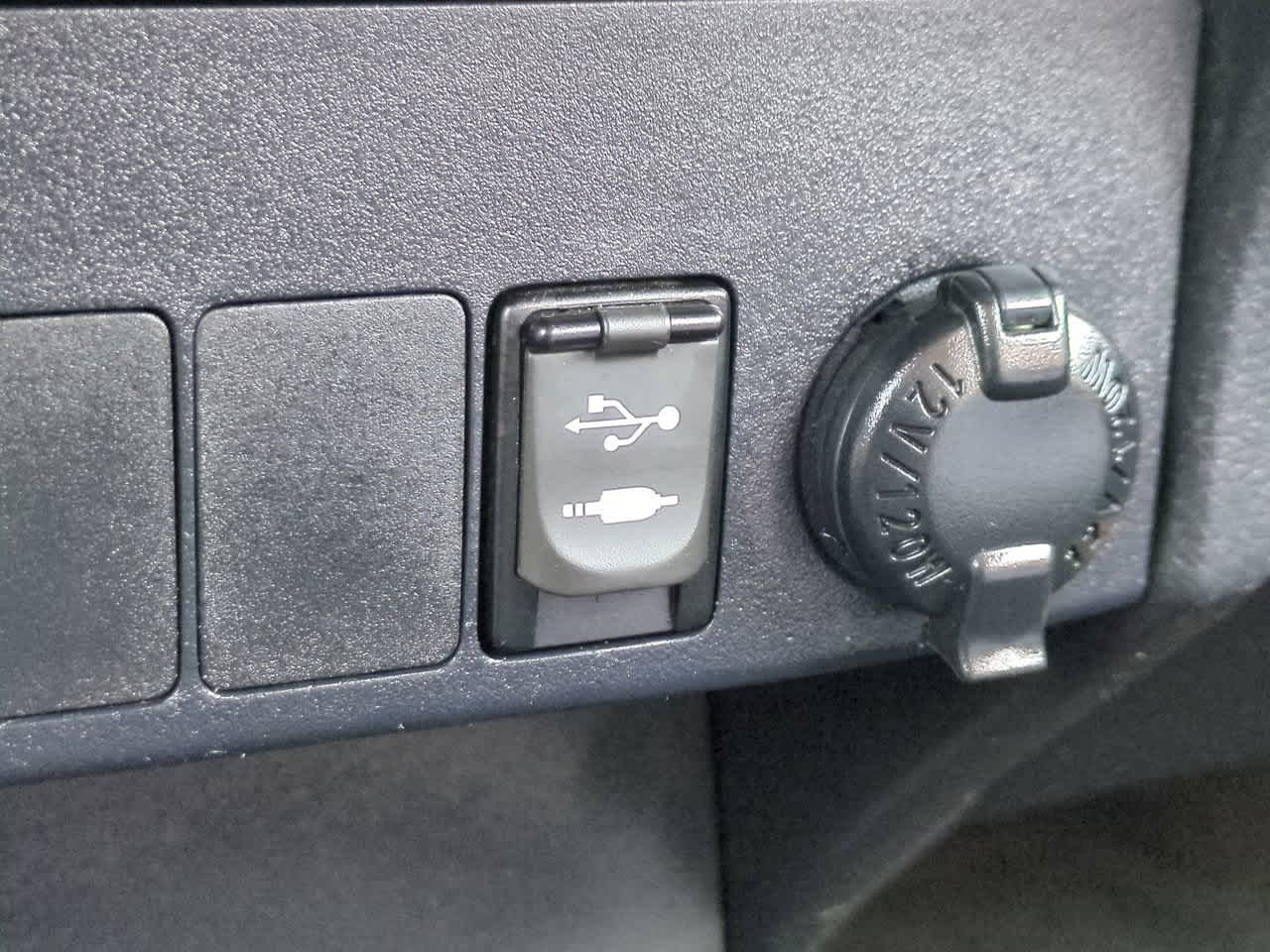 Thumbnail: 2016 Toyota RAV4 - 21