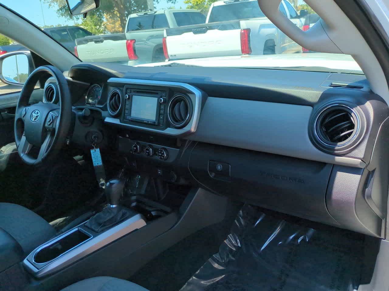 Thumbnail: 2016 Toyota Tacoma - 15