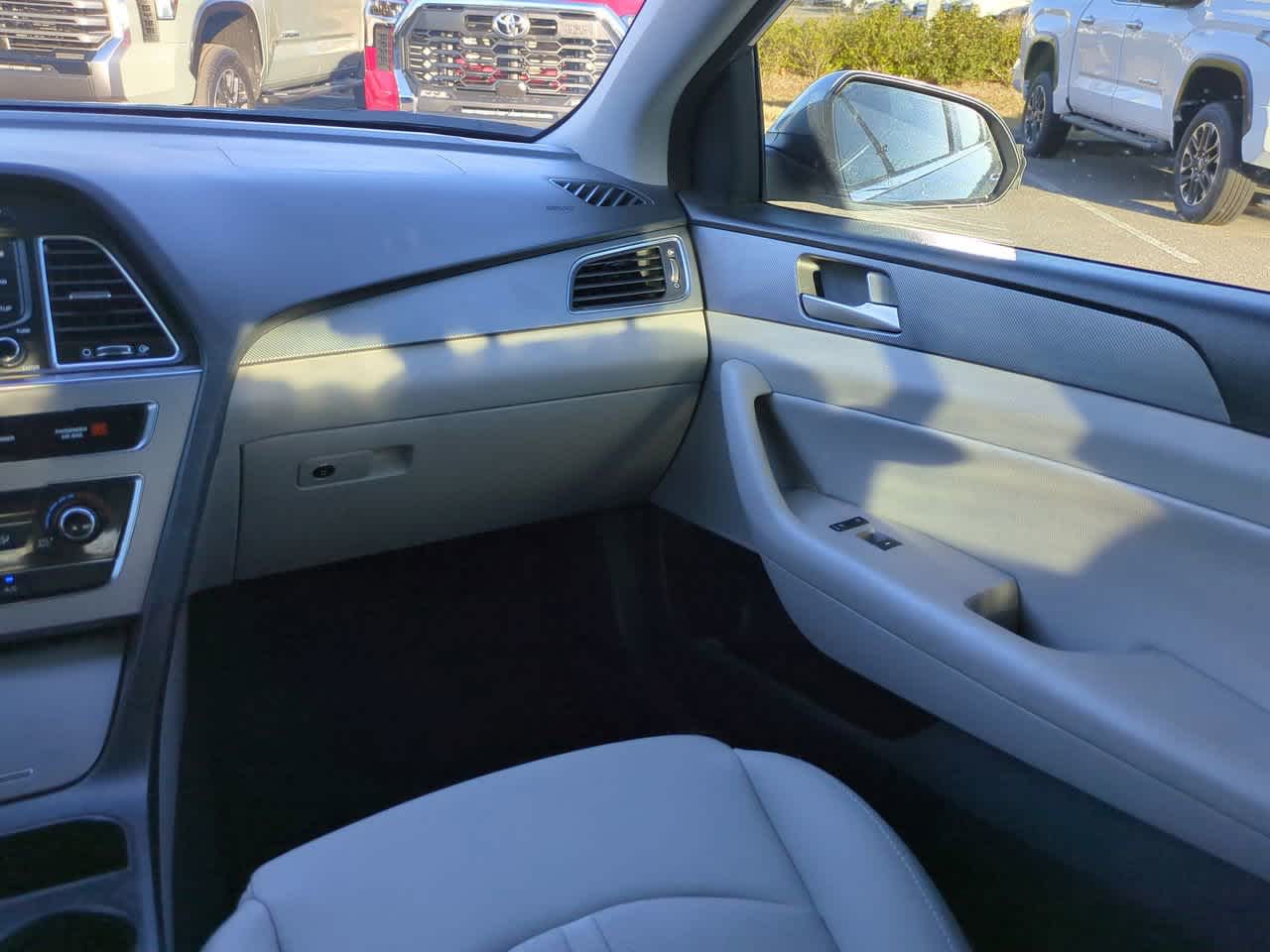 Thumbnail: 2015 Hyundai Sonata - 16