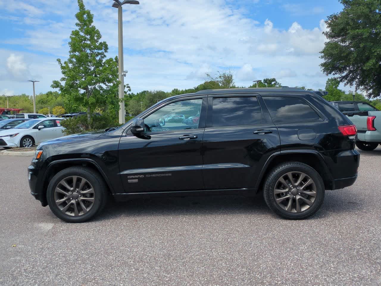 Thumbnail: 2017 Jeep Grand Cherokee - 3