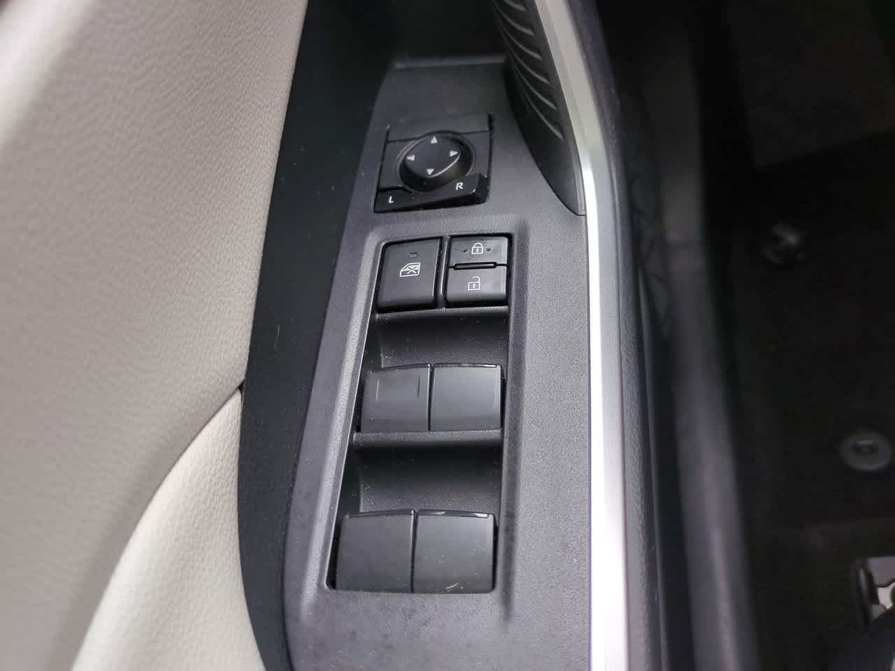 Thumbnail: 2019 Toyota RAV4 - 23