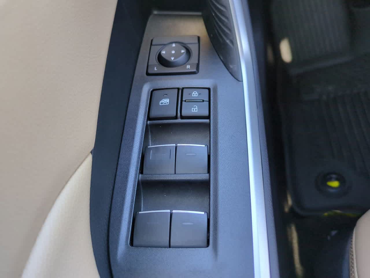 Thumbnail: 2025 Toyota RAV4 - 22