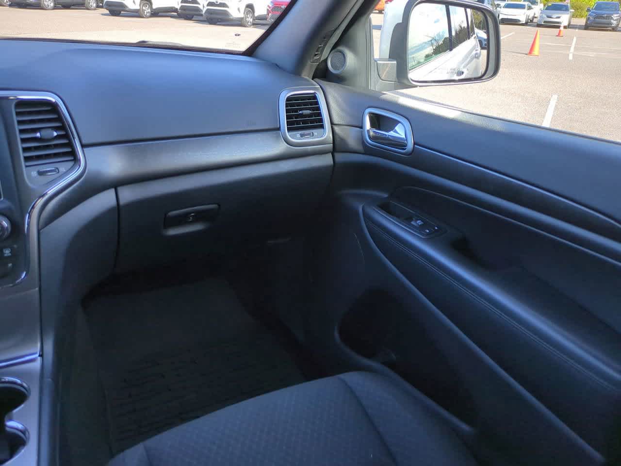 Thumbnail: 2018 Jeep Grand Cherokee - 16