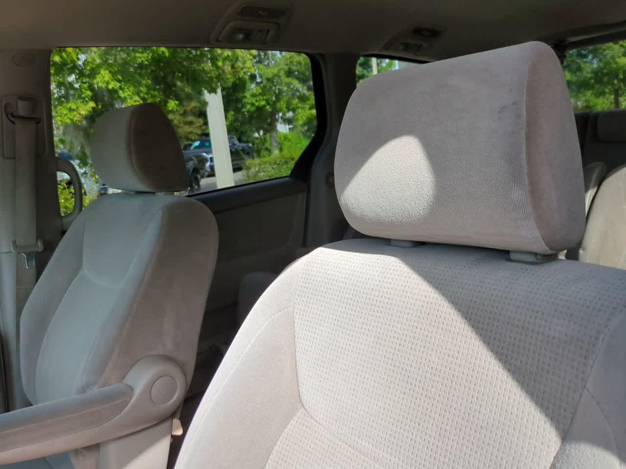 Thumbnail: 2004 Toyota Sienna - 8