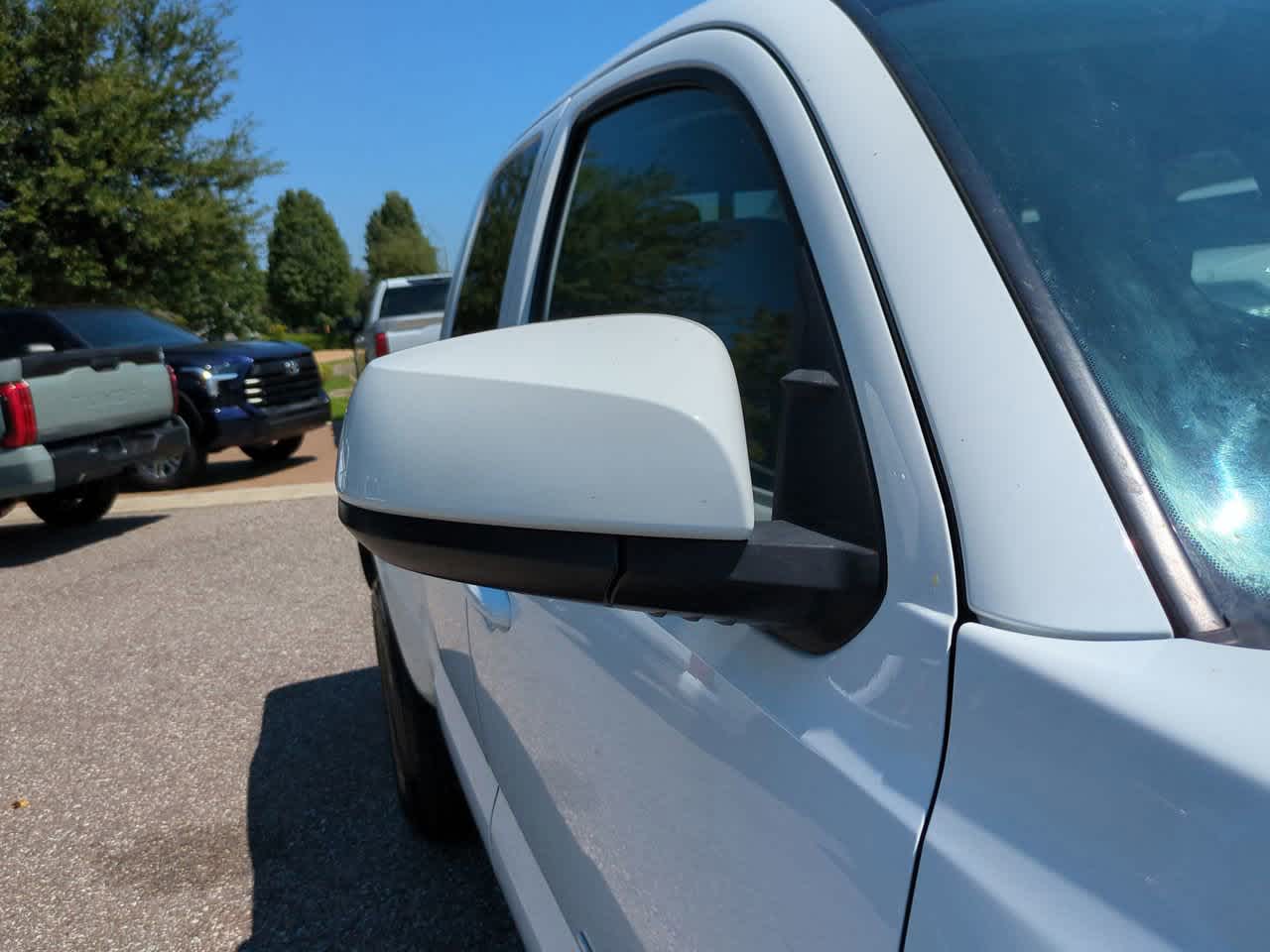 Thumbnail: 2016 Toyota Tacoma - 12