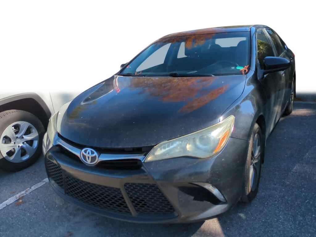 Used 2015 Toyota Camry SE Sedan