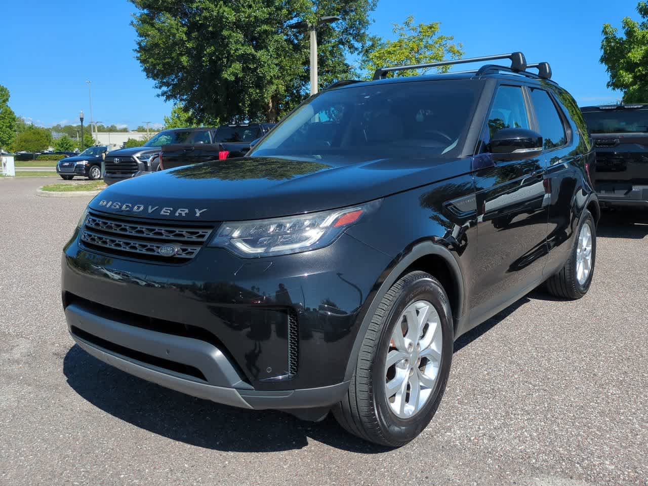 Thumbnail: 2017 Land Rover Discovery - 2