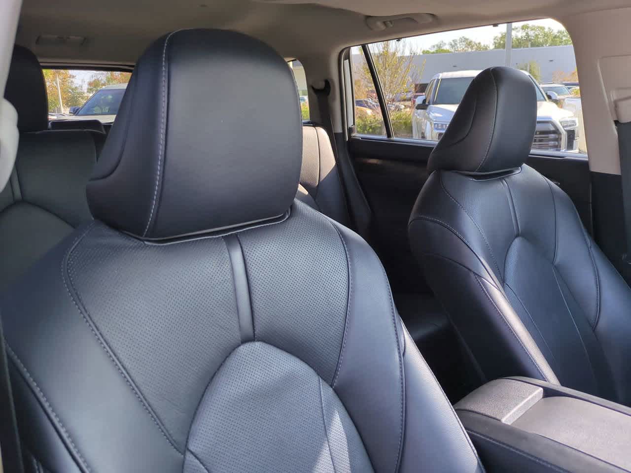 Thumbnail: 2022 Toyota Highlander - 7