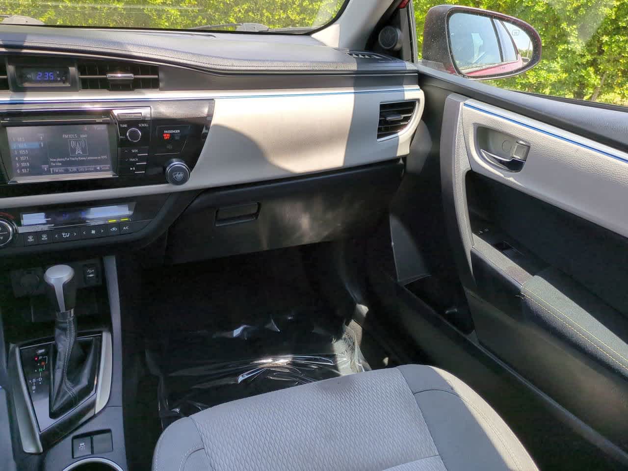 Thumbnail: 2015 Toyota Corolla - 16