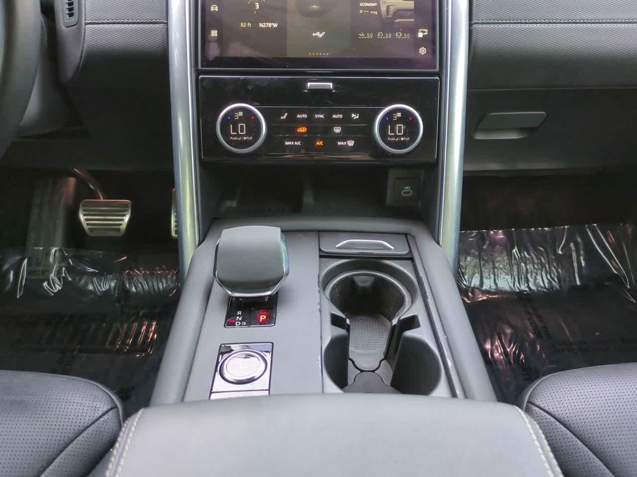 Thumbnail: 2021 Land Rover Discovery - 18