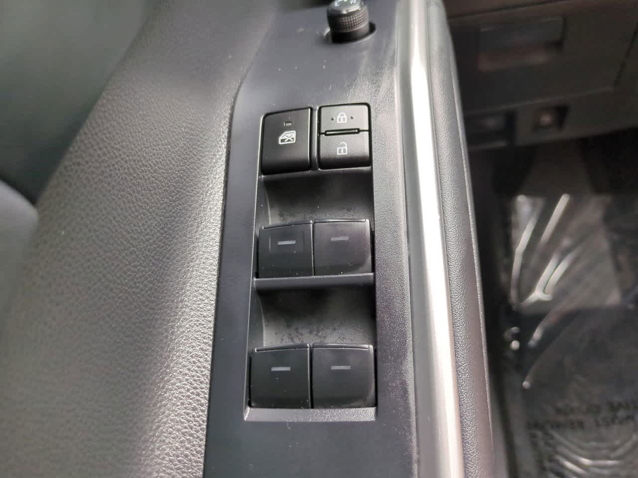 Thumbnail: 2023 Toyota Highlander - 24