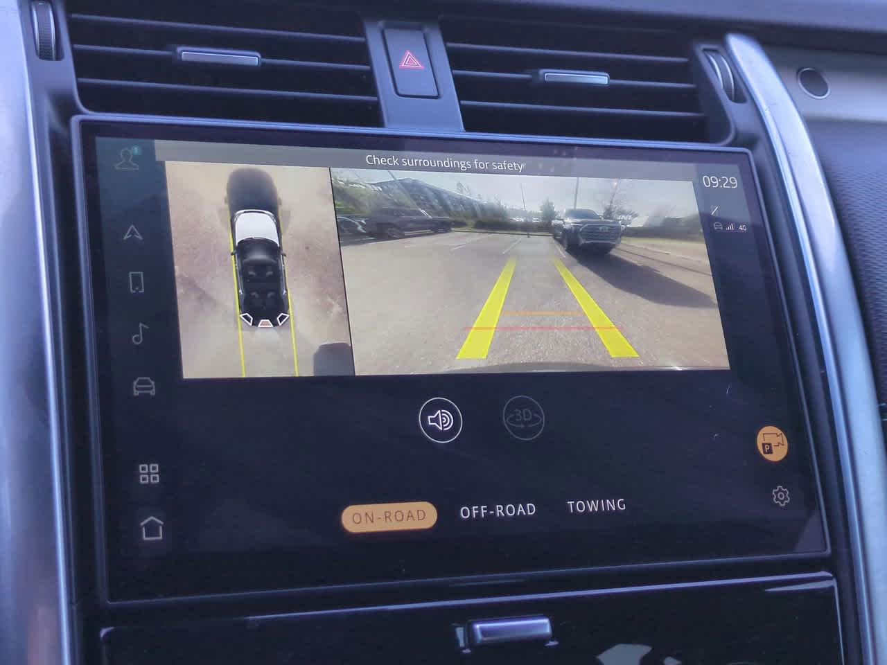 Thumbnail: 2021 Land Rover Discovery - 20