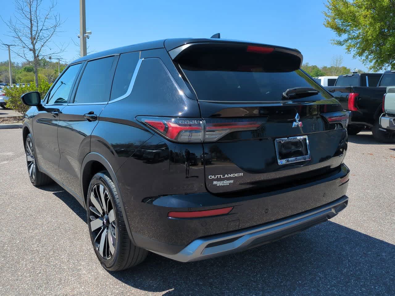 Thumbnail: 2025 Mitsubishi Outlander - 4