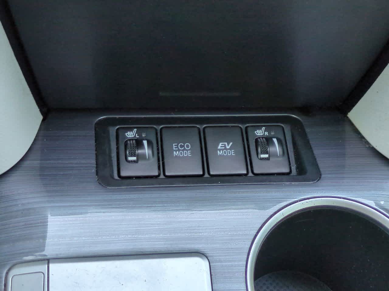 Thumbnail: 2012 Toyota Camry - 21