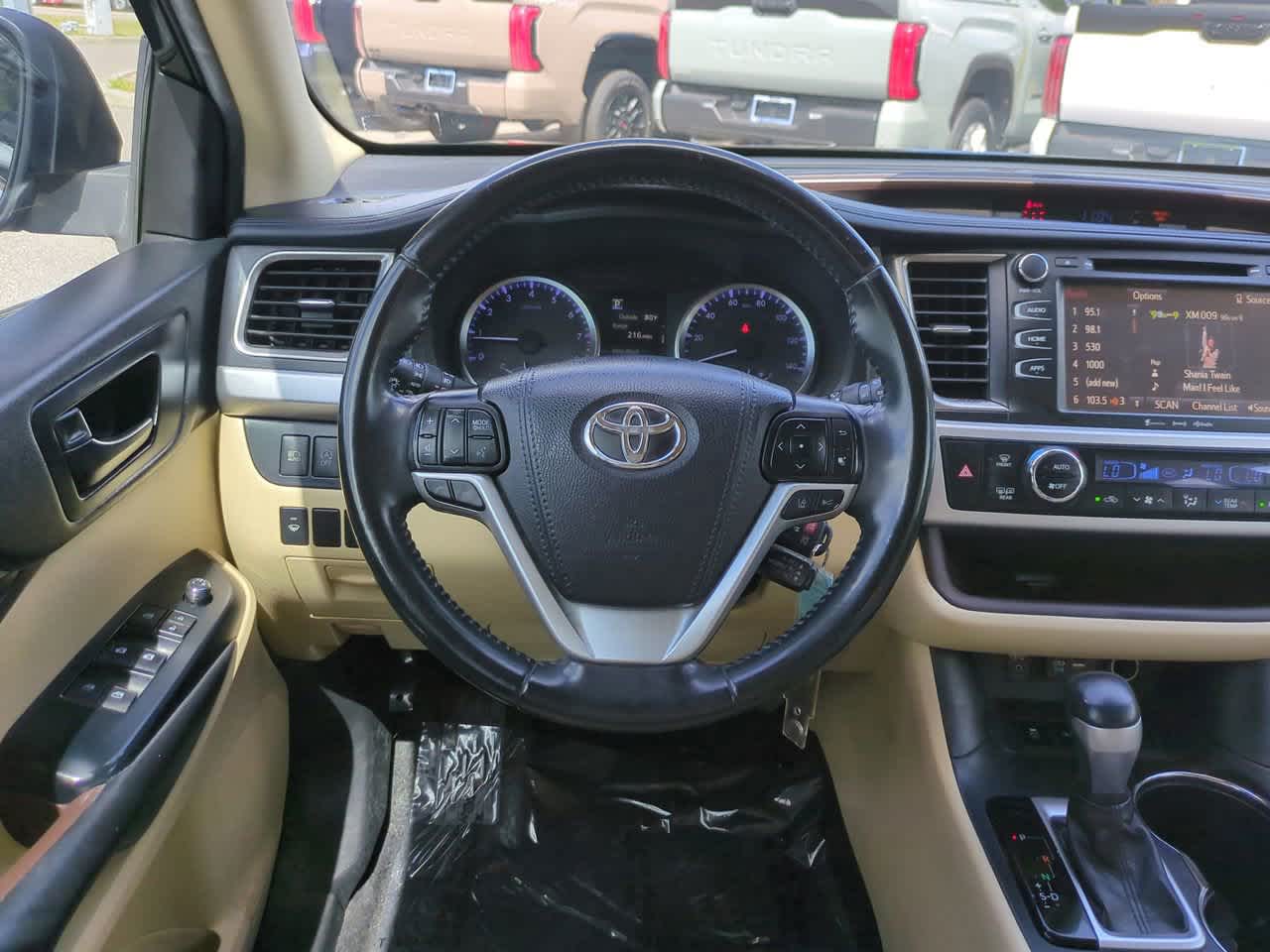 Thumbnail: 2019 Toyota Highlander - 16