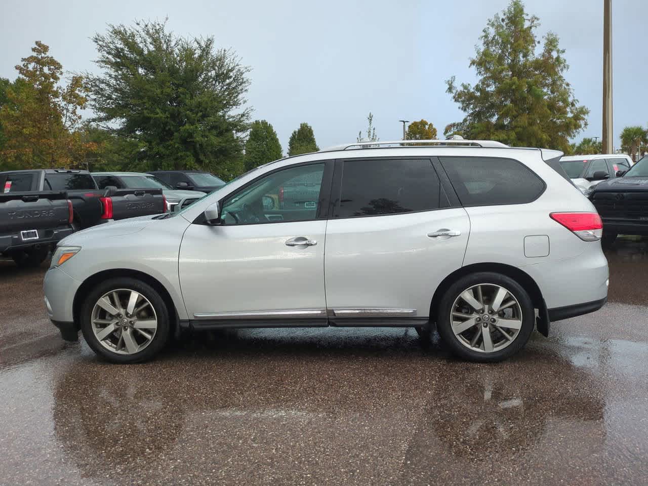 Thumbnail: 2014 Nissan Pathfinder - 3
