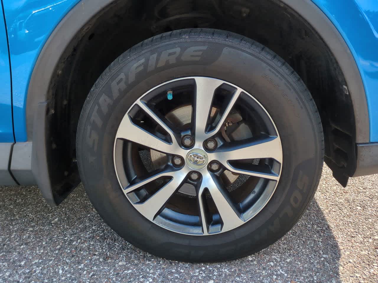 Thumbnail: 2018 Toyota RAV4 - 11