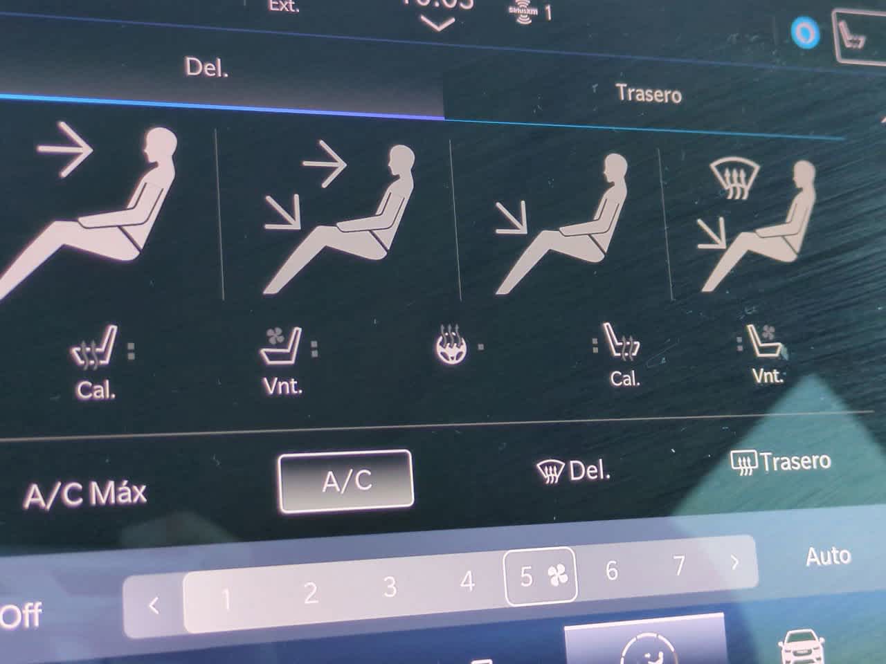 Thumbnail: 2022 Chrysler Pacifica - 23