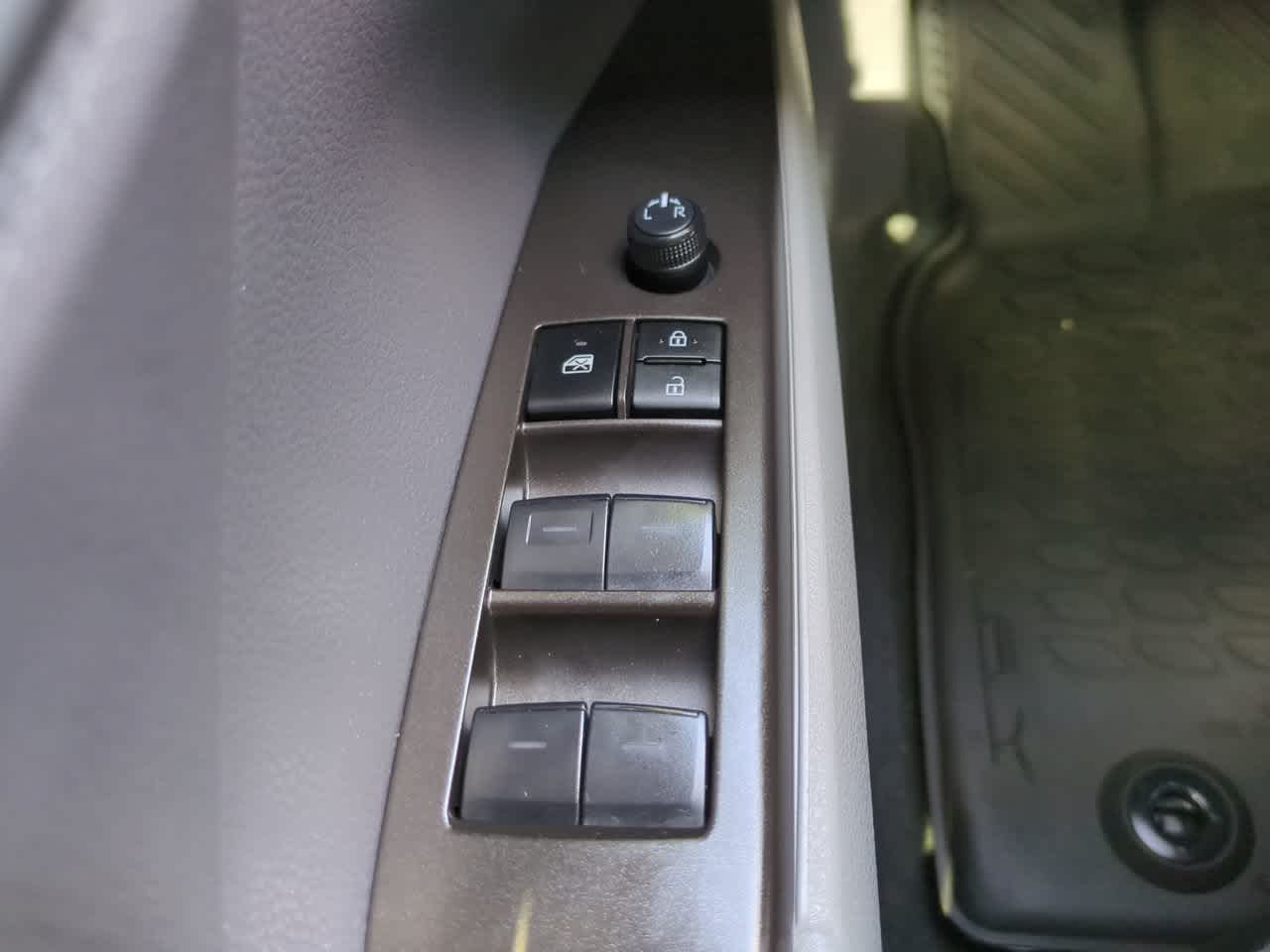 Thumbnail: 2024 Toyota Camry - 21