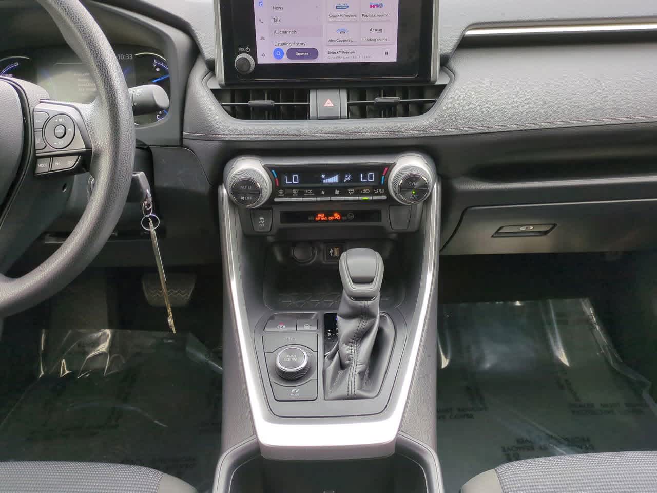 2024 Toyota RAV4 LE 18