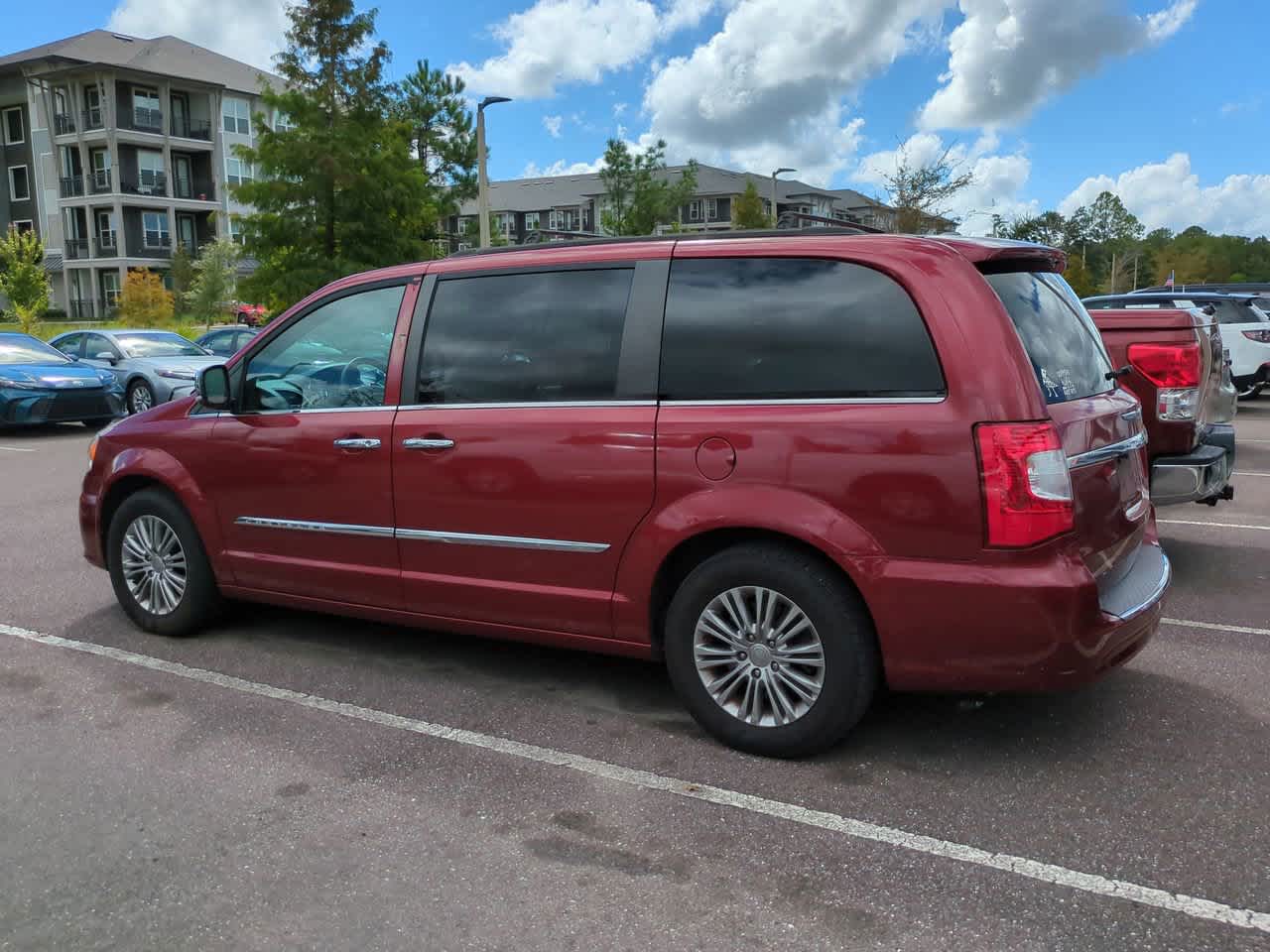 Thumbnail: 2016 Chrysler Town & Country - 4