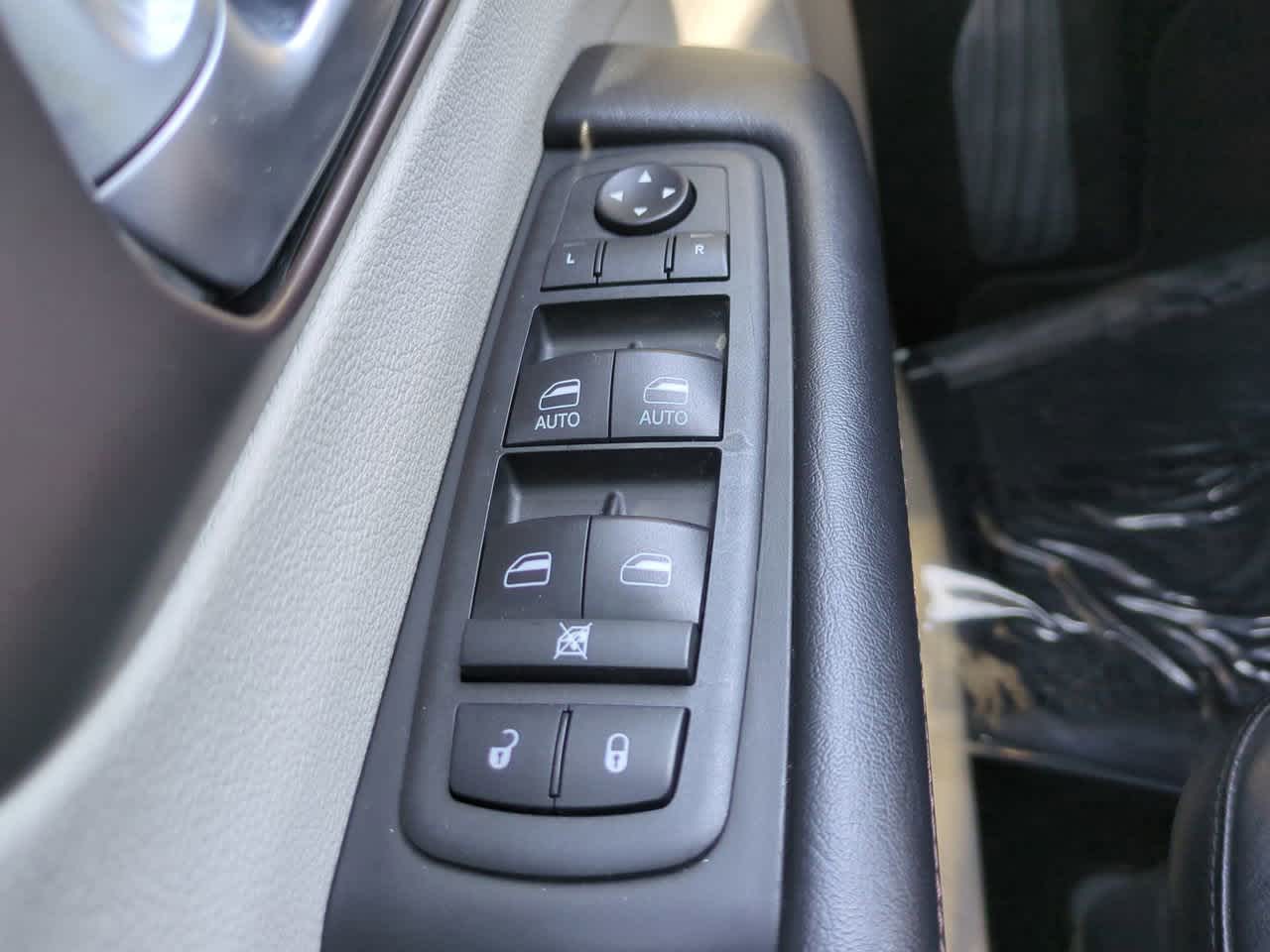 Thumbnail: 2018 Chrysler Pacifica - 24