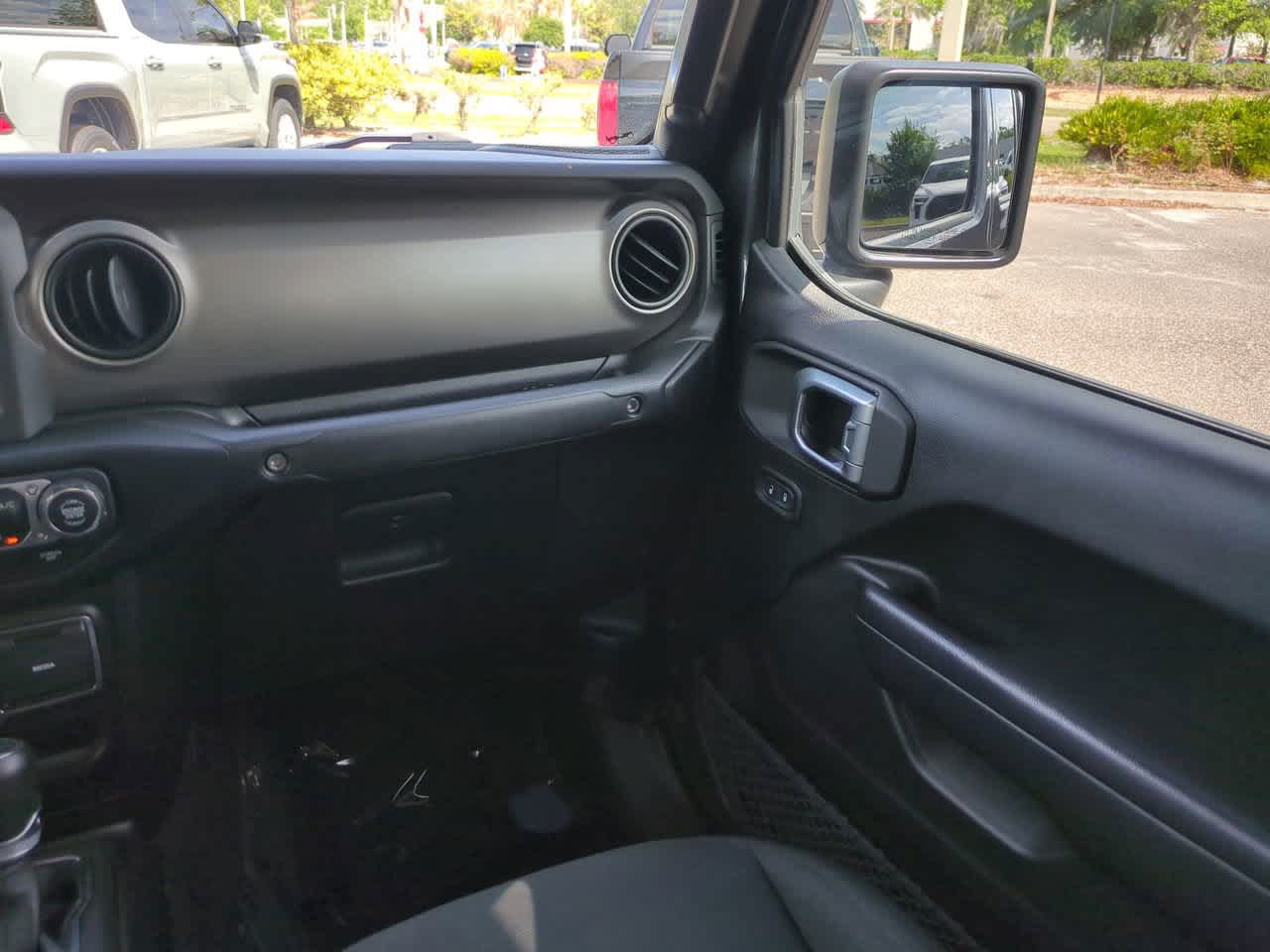 Thumbnail: 2020 Jeep Gladiator - 16