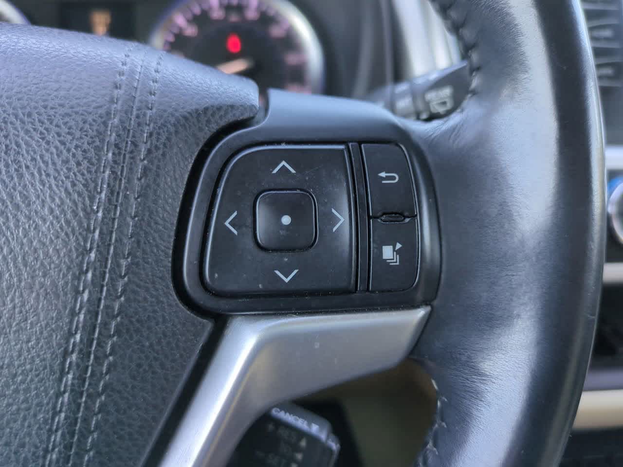 Thumbnail: 2015 Toyota Highlander - 25