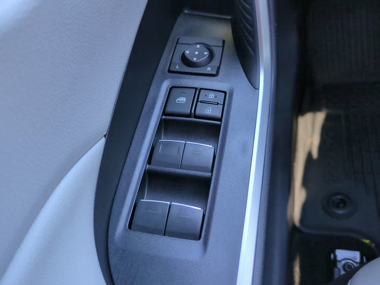 Thumbnail: 2024 Toyota RAV4 - 23