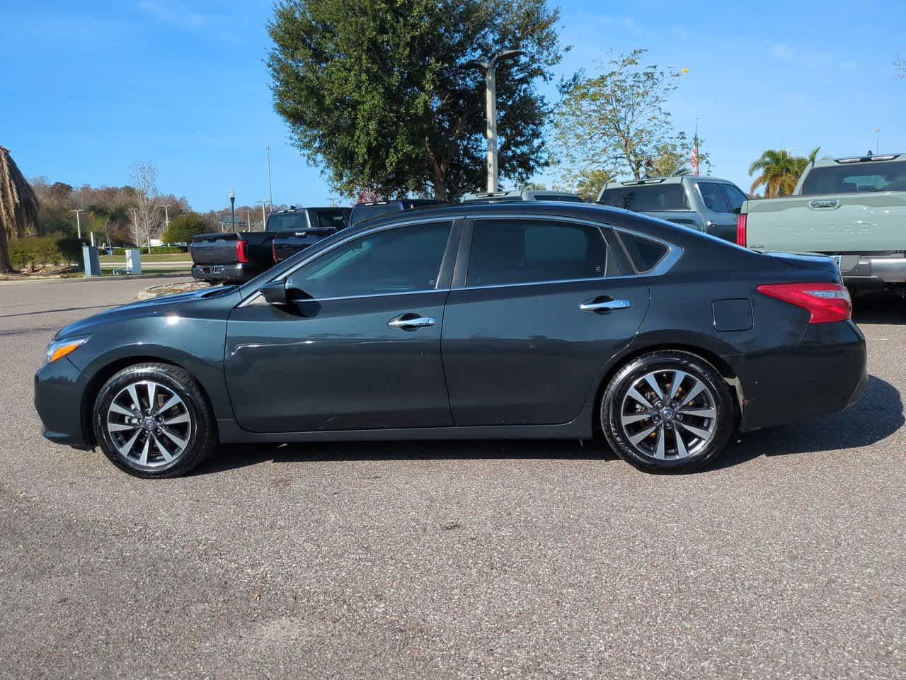 Thumbnail: 2017 Nissan Altima - 3