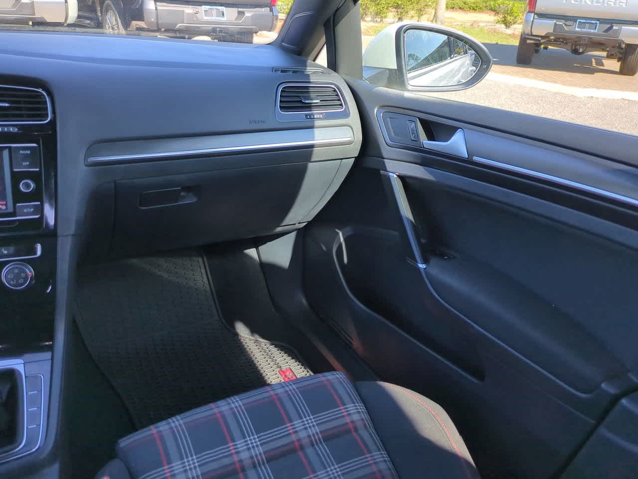 Thumbnail: 2018 Volkswagen Golf - 15