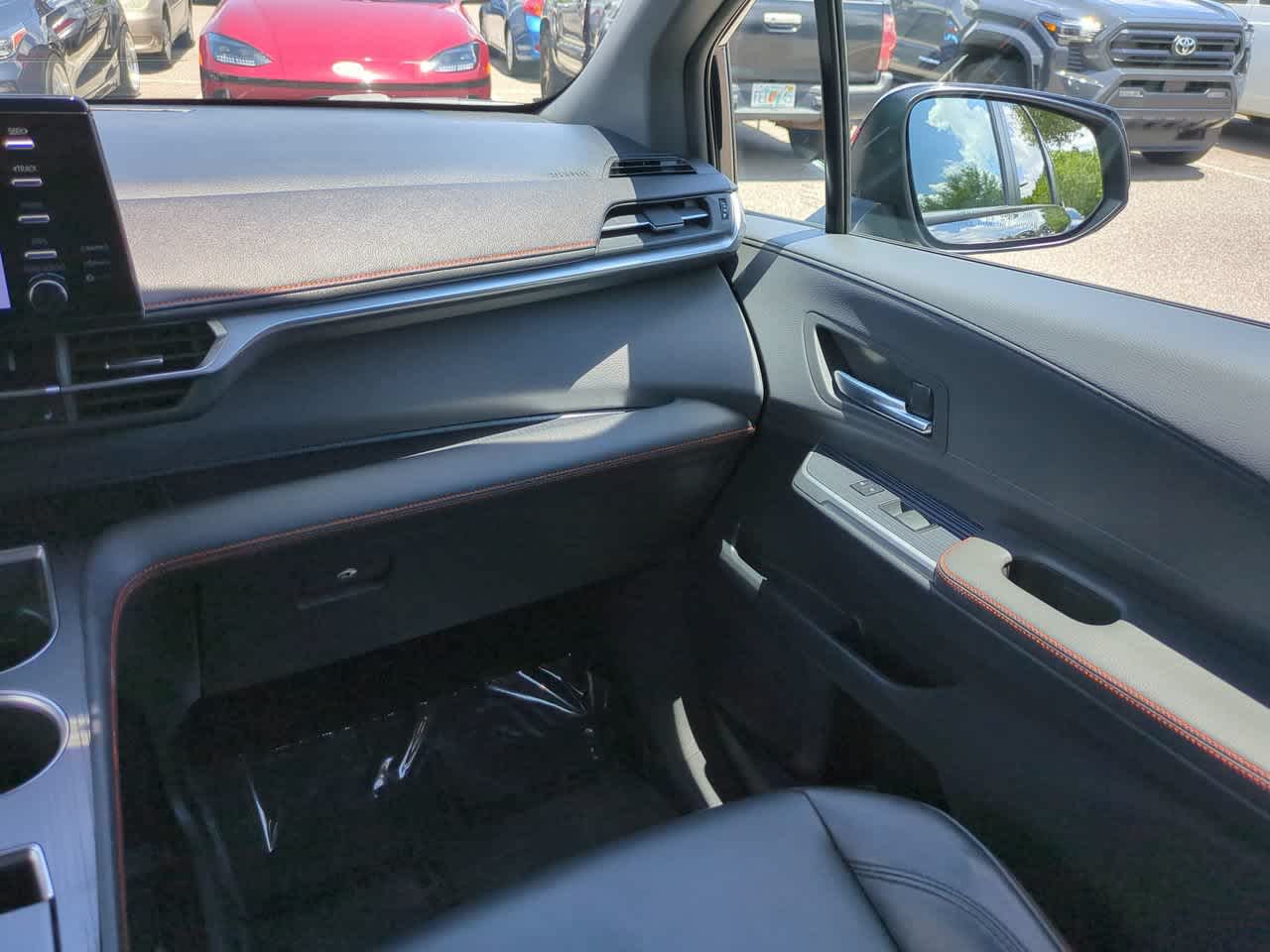 Thumbnail: 2021 Toyota Sienna - 17