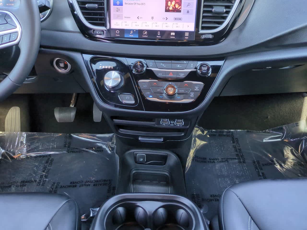 Thumbnail: 2025 Chrysler Pacifica - 19