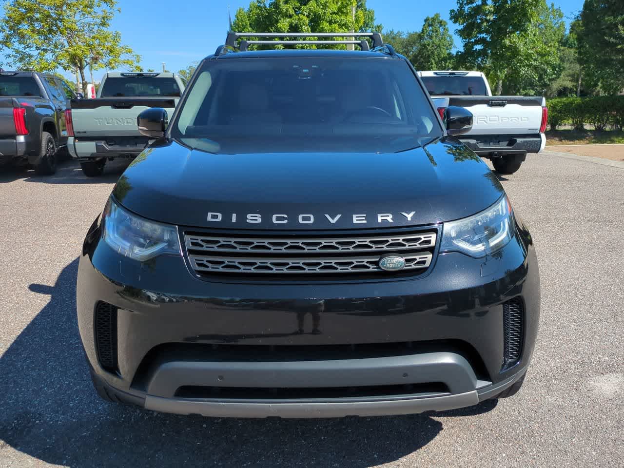 Thumbnail: 2017 Land Rover Discovery - 8