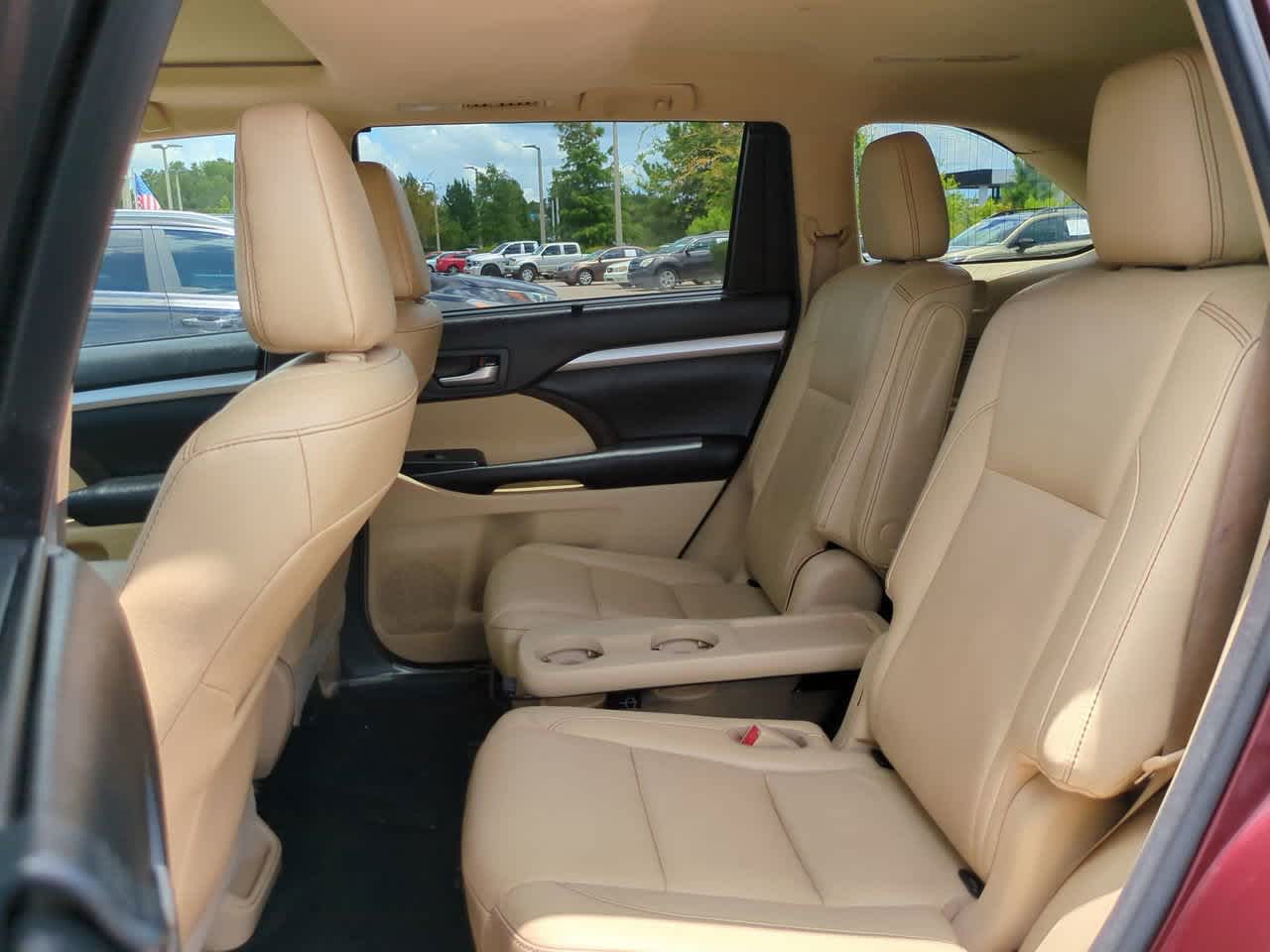 Thumbnail: 2017 Toyota Highlander - 14