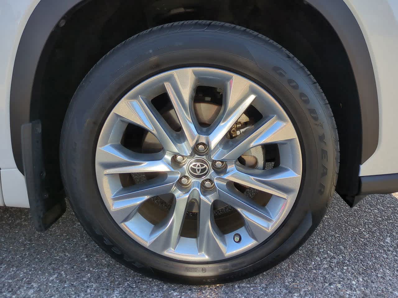 Thumbnail: 2022 Toyota Highlander - 11