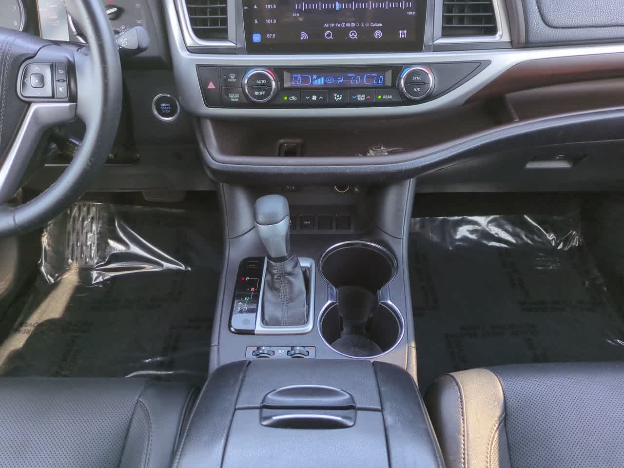 Thumbnail: 2016 Toyota Highlander - 19