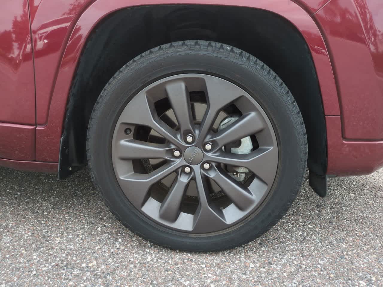 Thumbnail: 2019 Jeep Cherokee - 11