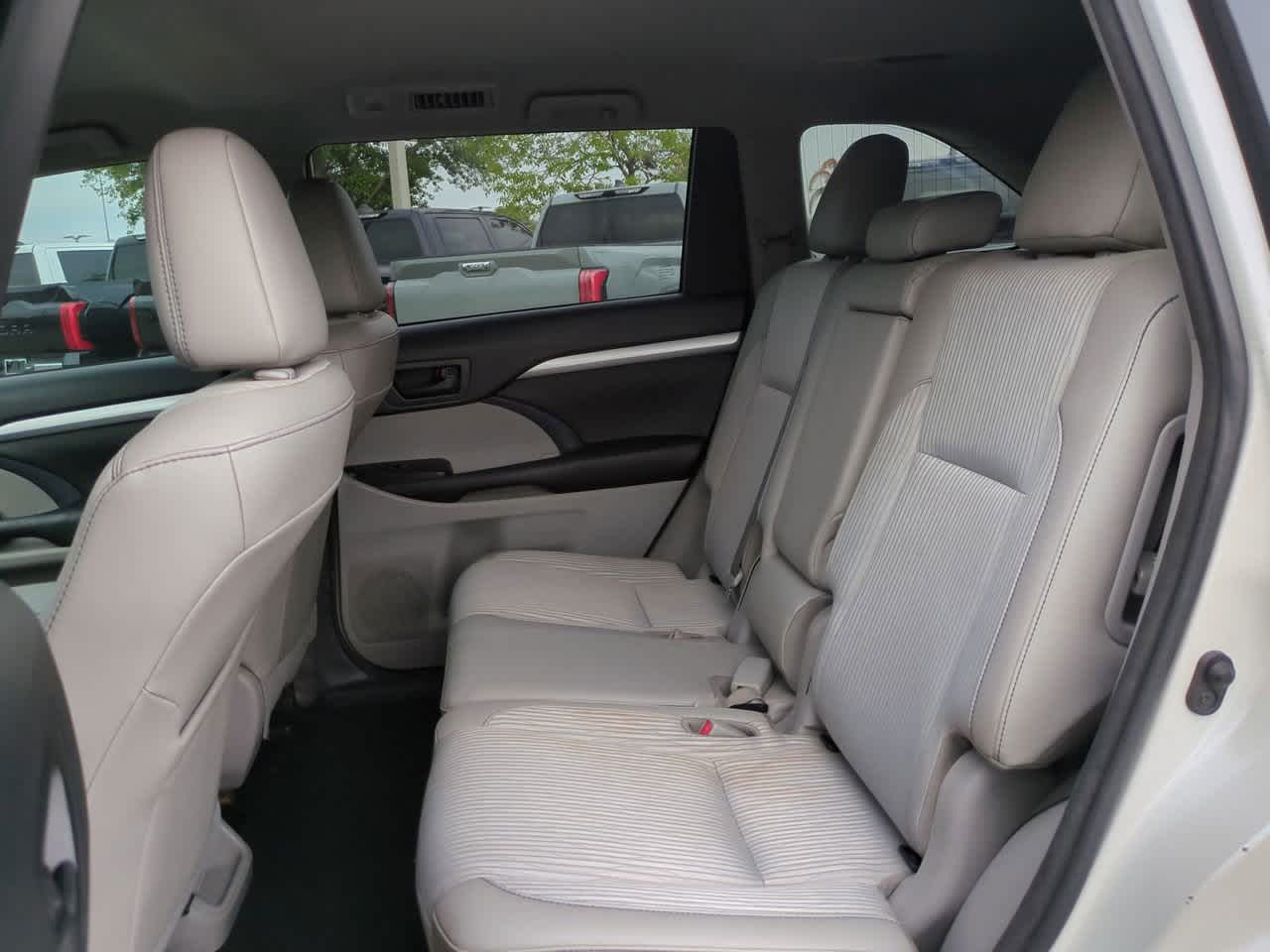 Thumbnail: 2018 Toyota Highlander - 14