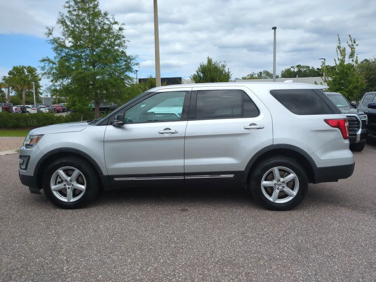 Thumbnail: 2016 Ford Explorer - 3