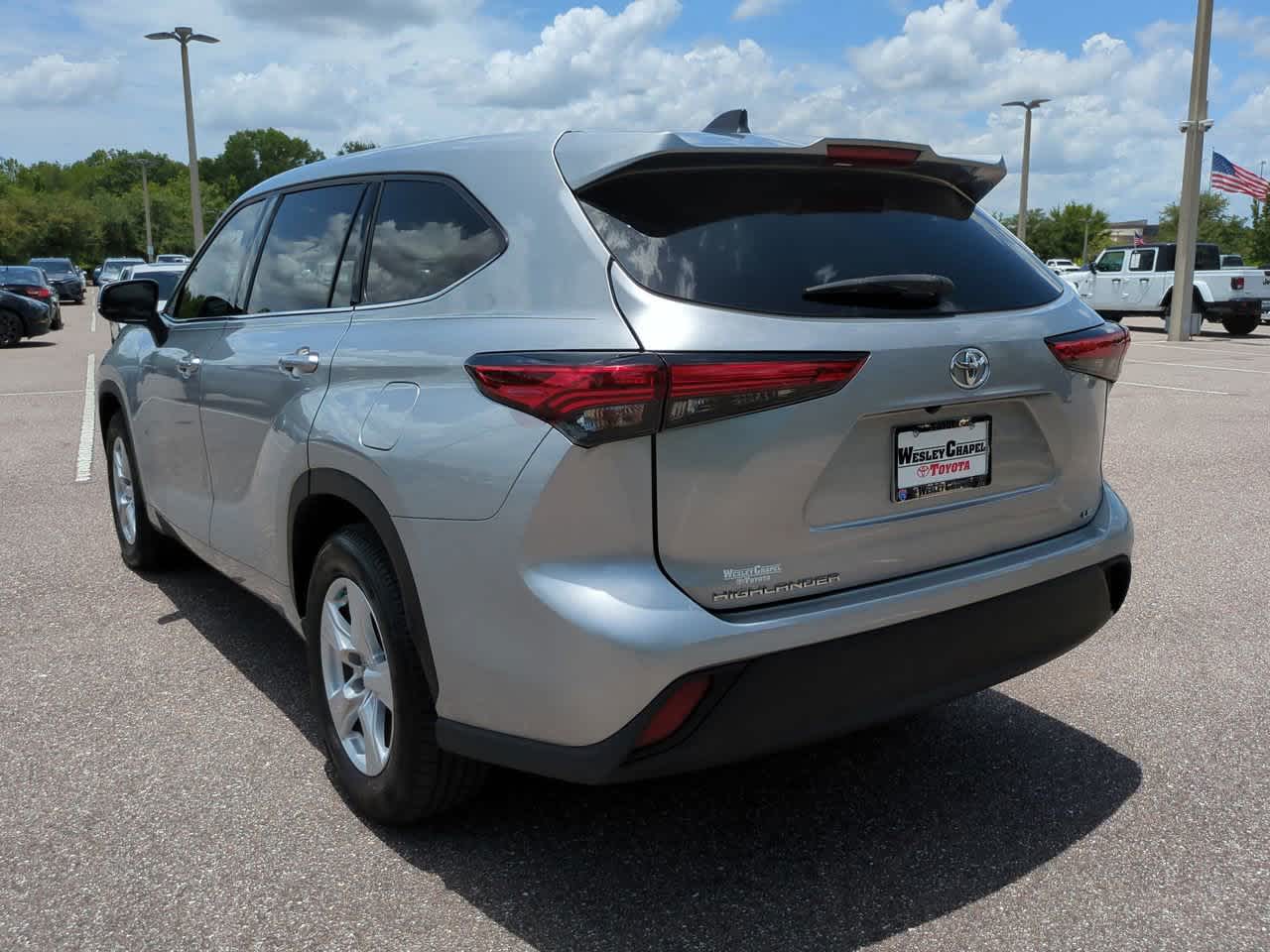 Thumbnail: 2022 Toyota Highlander - 4