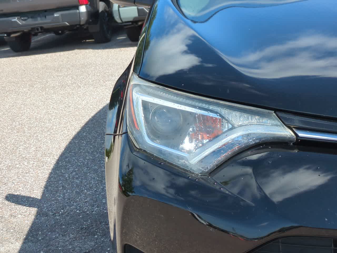 Thumbnail: 2018 Toyota RAV4 - 10