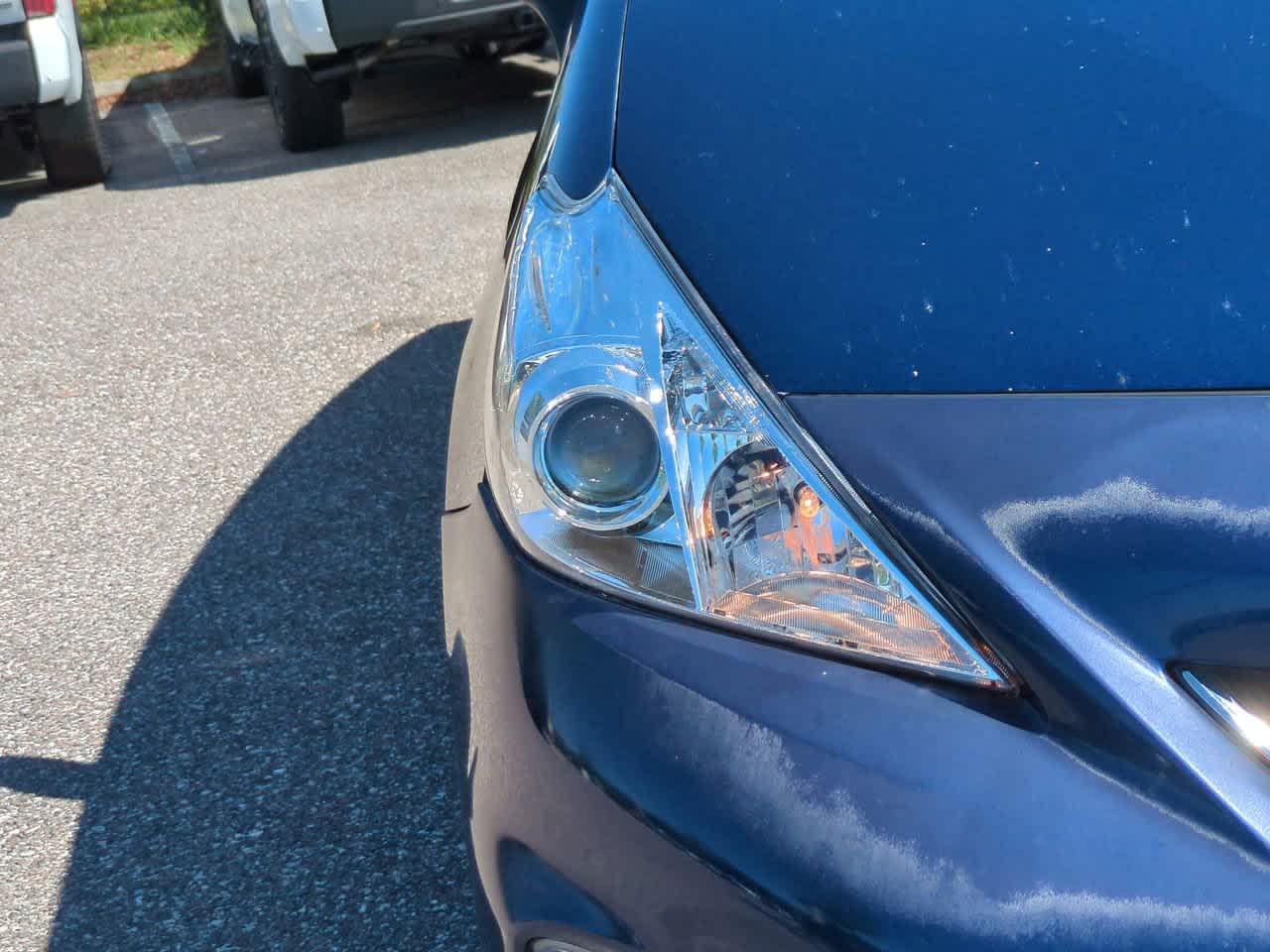 Thumbnail: 2014 Toyota Prius v - 10
